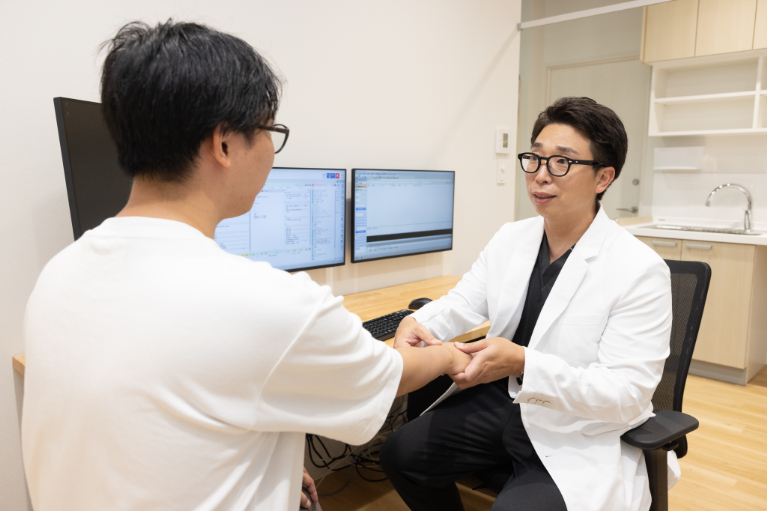 肩や肘の痛みやしびれは放置せず、当院までご相談ください